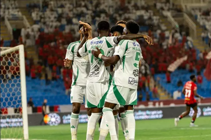 الأهلي يختتم الدوري السعودي بالفوز على الرياض ويحقق المركز الخامس في مسيرة بطل آسيا