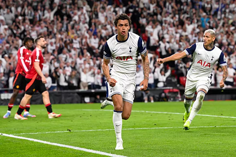 توتنهام يحقق إنجازًا تاريخيًا ويتوج بلقب الدوري الأوروبي على حساب مانشستر يونايتد (فيديو)